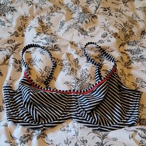 Swim top with cups